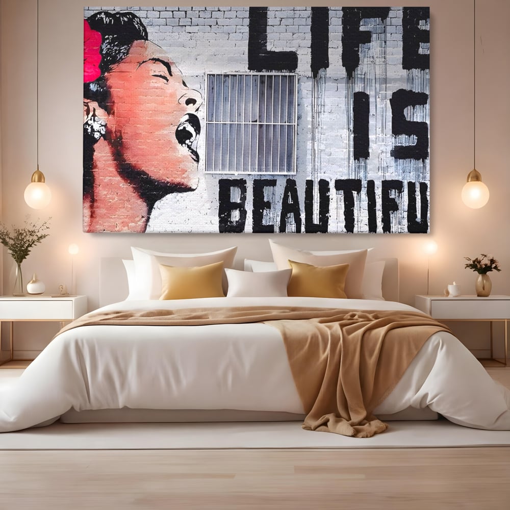 Tablou canvas cu tablou canvas cu femeie si graffiti, fara rama, pe sasiu de lemn, pe perete intr-un dormitor
